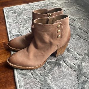 Sam Edelman women’s booties Macon light